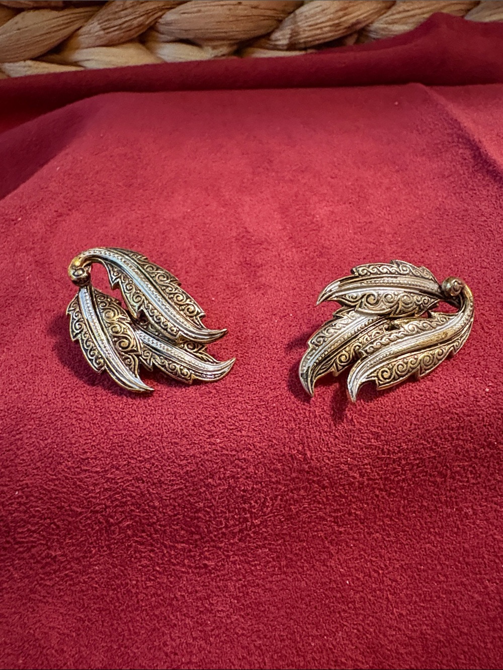 Vintage Gold-Tone Leaf Cluster Clip Earrings - Unbranded